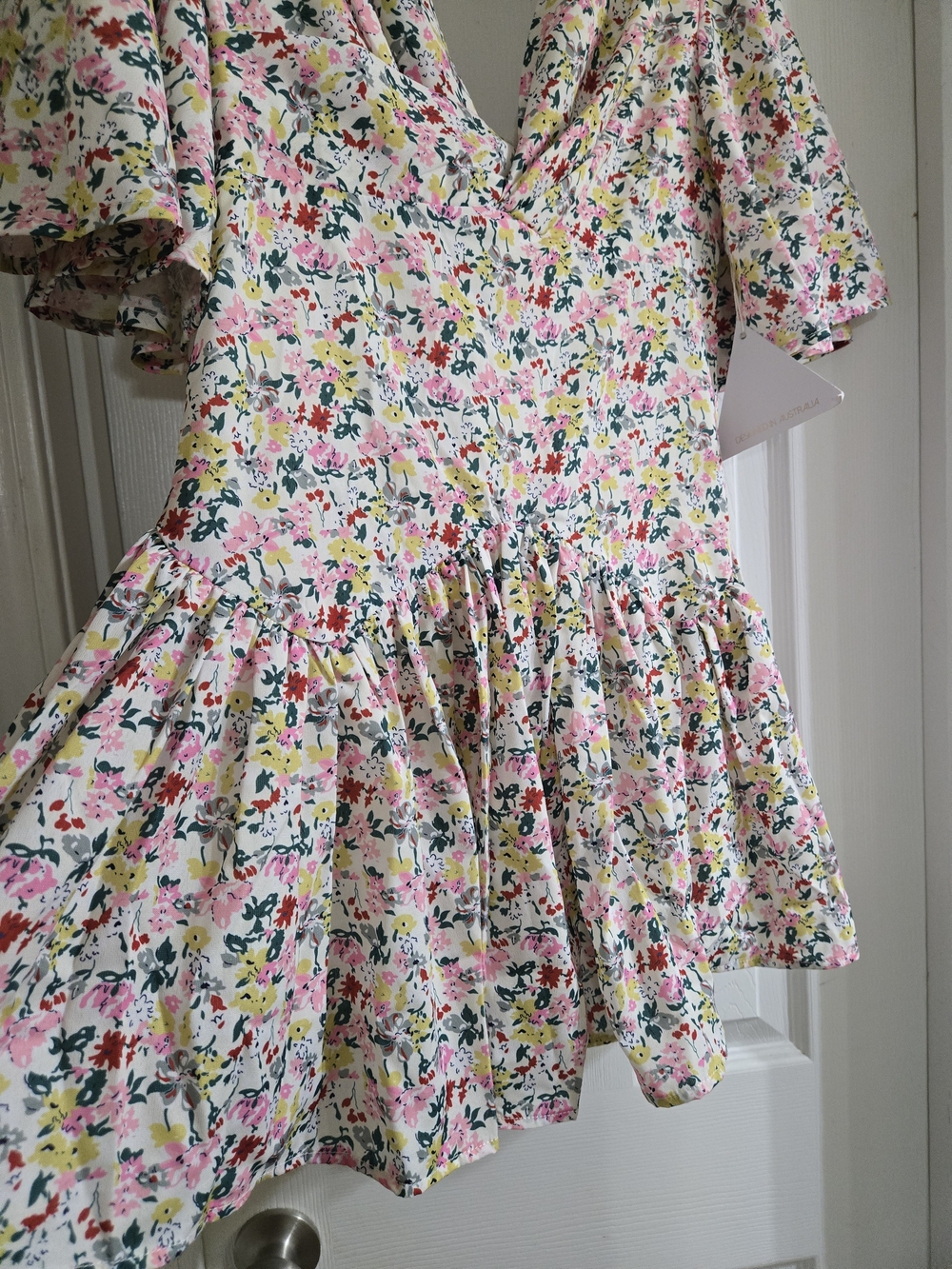 NWT Love Triangle Size Large Floral V-Neck Short Sleeve Women’s Romper - Picture 6 of 11
